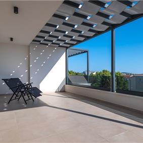 4 Bedroom Villa with Pool near Vodice town, Sibenik Riviera, sleeps 8